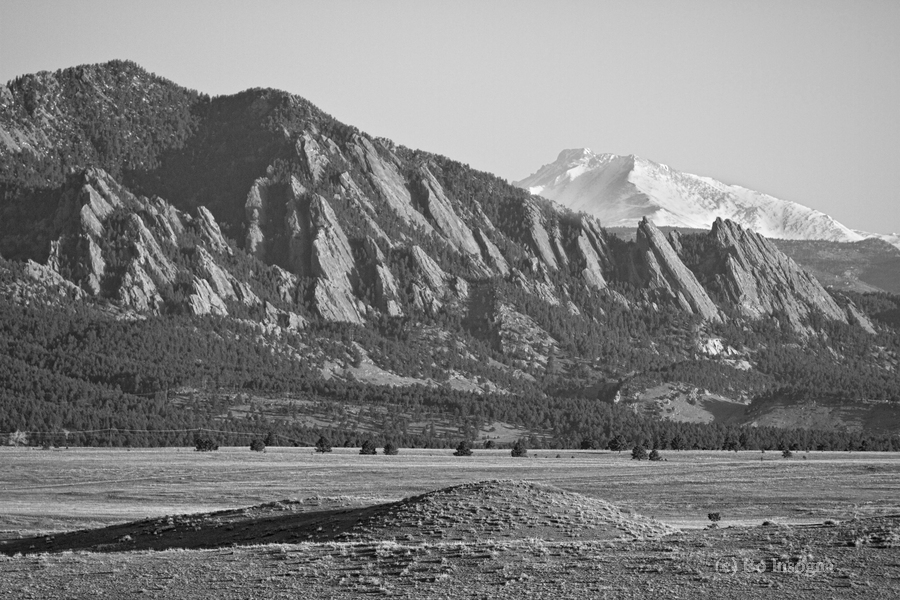 Colorado Rocky Mountains Flatirons Snow Covered Longs Peak BW  Imprimer