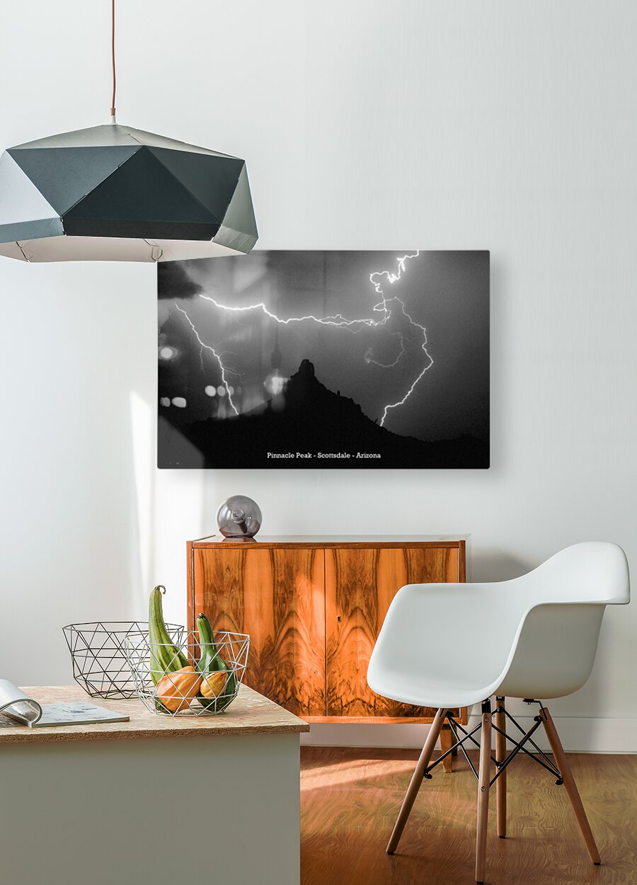 Pinnacle Peak Surrounded by Lightning Bolts Limited Edition  Impression métal HD avec cadre flottant sur le dos