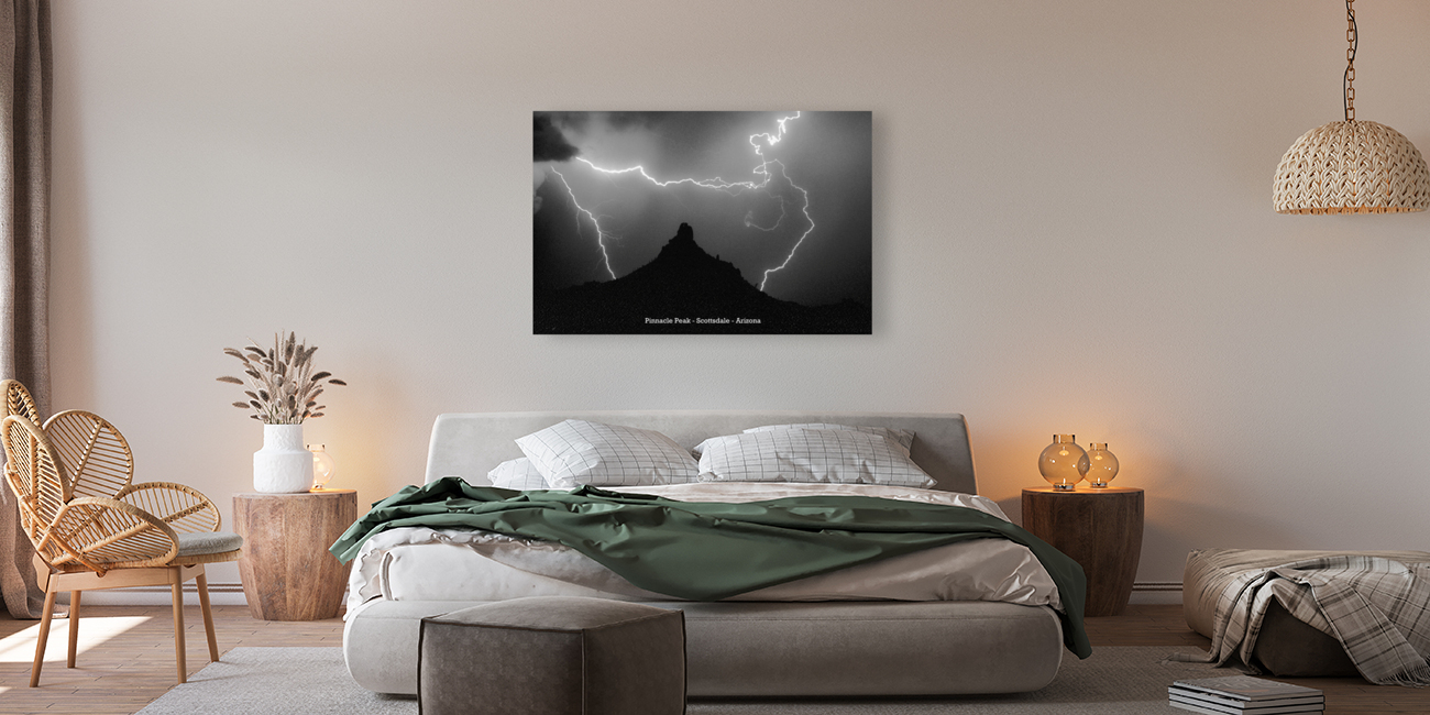 Pinnacle Peak Surrounded by Lightning Bolts Limited Edition Montage arrière avec cadre flottant