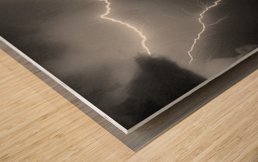Pinnacle Peak Surrounded by Lightning Bolts Limited Edition Impression sur bois